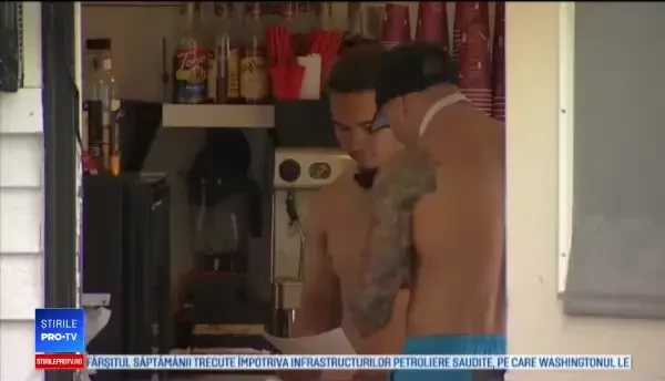 Cafeneaua unde bărbații servesc la mese aproape dezbrăcați: „E adorabil”
