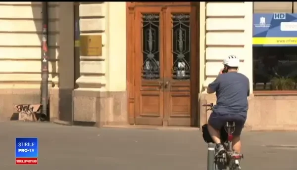 Bicicliștii care folosesc telefonul în trafic vor fi sancționați. Ce amenzi riscă