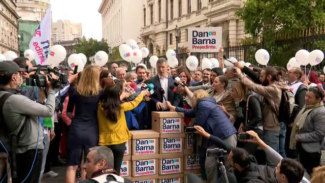 Dan Barna și-a depus candidatura la BEC. ”Iohannis, un pompier pentru momentele în care casa a luat foc”