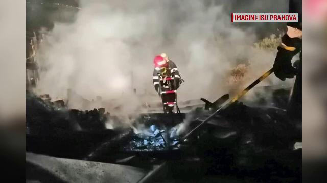 Două case făcute scrum într-o localitate din Prahova. De la ce a pornit incendiul