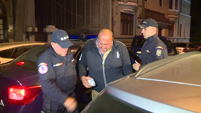 Şeful SPCRPCIV Giurgiu şi primarul din Valea Dragului, reţinuţi în dosarul permiselor