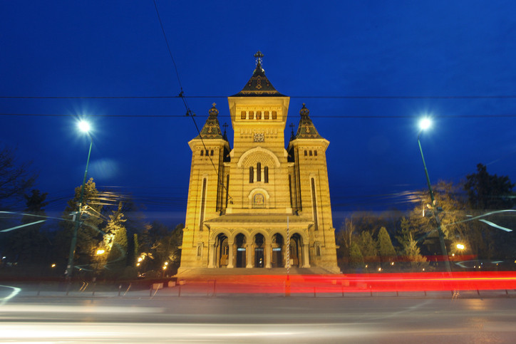 Tănără înjunghiată mortal de iubitul ei, în spatele Catedralei din Timişoara