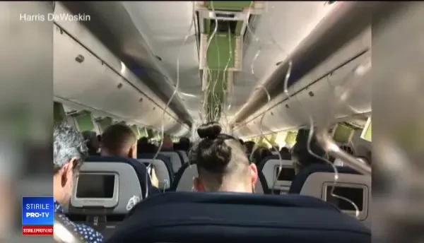 Clipe de groază pentru pasagerii unui zbor. Avionul a căzut în gol 8.500 de metri