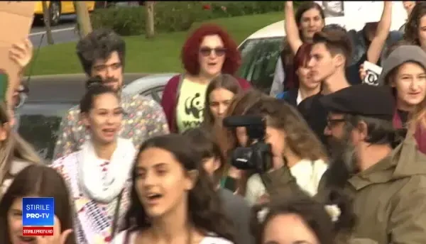 De ce nu funcţionează vineri şi sâmbătă site-ul DEX online. "Încercăm să împingem oamenii"