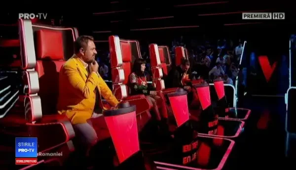 Andreea, fata care a întors 4 scaune la Vocea României. Smiley, nervos pe Brenciu: ”Prostule”