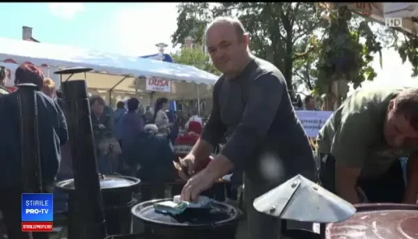 Concurs de gătit sarmale la Praid. O femeie a dezvăluit secretul preparatului ei