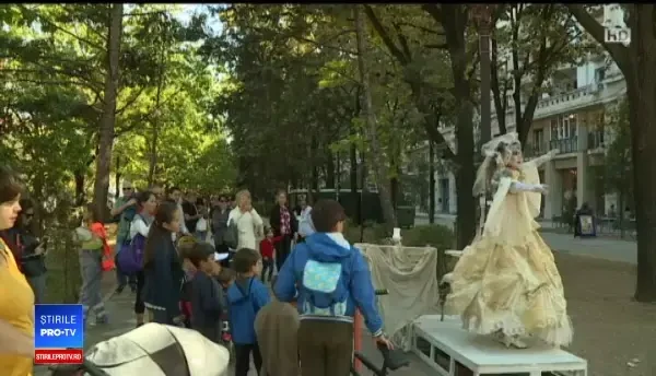 Zilele Bucureștiului. Spectacol de lumini și statui vivante în Piața Constituției