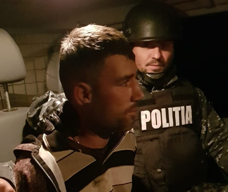 Ce i-a făcut criminalul evadat unei femei, înainte de a fi prins la o stână din Vrancea