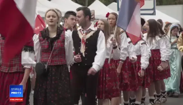 Gogoși grecești, baclavale turcești și kurtos unguresc. Festival interetnic în Ploiești