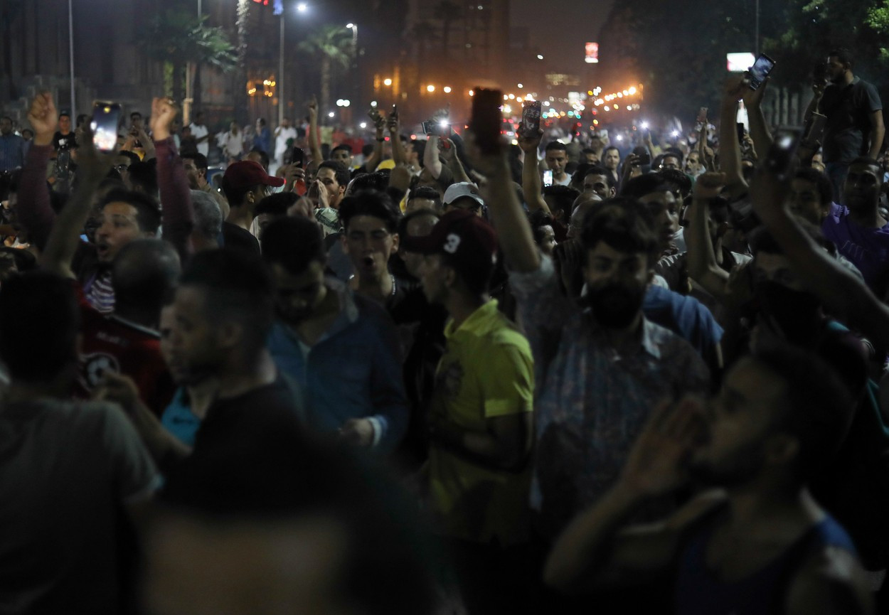 Sute de oameni arestați în Egipt, după proteste în care s-a cerut demisia președintelui