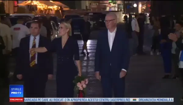 Ultimele candidaturi la preşedinţie, depuse duminică seară cu porumbei şi promisiuni de "jihad"