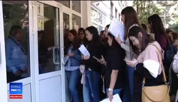 Studenții și-au luat în primire camerele de cămin. Cu ce și-a burdușit un tânăr frigiderul