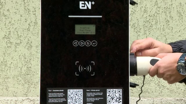 Deși statul are bani pentru stațiile de încărcare a mașinilor electrice, primăriile nu iau măsuri