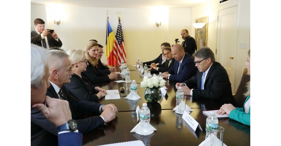 Rick Perry nu a menționat-o pe Dăncilă în mesajele de pe Twitter după întâlnirea cu delegația română