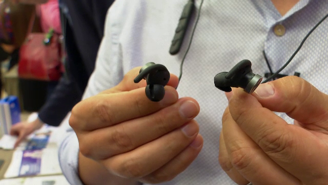 iLikeIT. Suportul de telefon inteligent pentru maşină şi căştile cu care auzi totul în jur