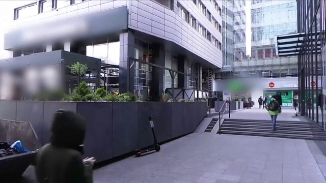 Scene șocante în centrul Varșoviei. Un bărbat a căzut de la etajul 8 peste un turist