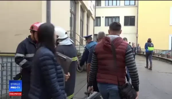 Incendiu la o școală primară din Târgu Mureș. Focul ar fi pornit de la un grătar defect