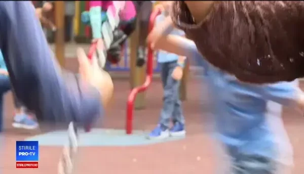 Proiect de lege. Bunicii ar putea fi plătiți să stea cu nepoții, cu o condiție însă