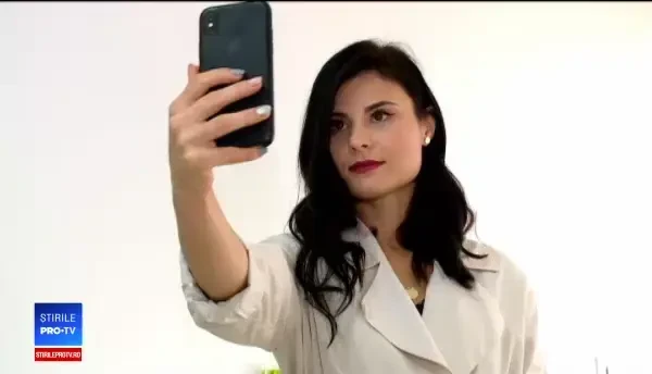 Au dispărut cuvintele din mesajele trimise de tineri. Cu ce au fost înlocuite