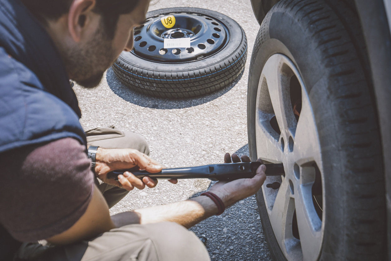 A făcut pană, dar un bărbat a venit să o ajute. Ce a realizat după ce i-a făcut o poză