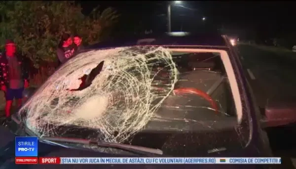 Bărbat rănit grav după ce a fost lovit de o mașină. De ce nu l-ar fi observat șoferul