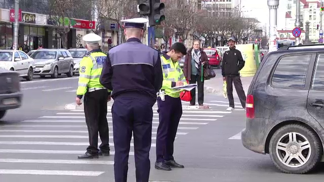 Polițist acuzat de agresiune sexuală, de către o practicantă. Ce au făcut colegii fetei