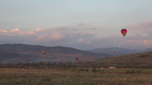 Zeci de piloți, la Festivalul baloanelor cu aer cald. „Merită banii”