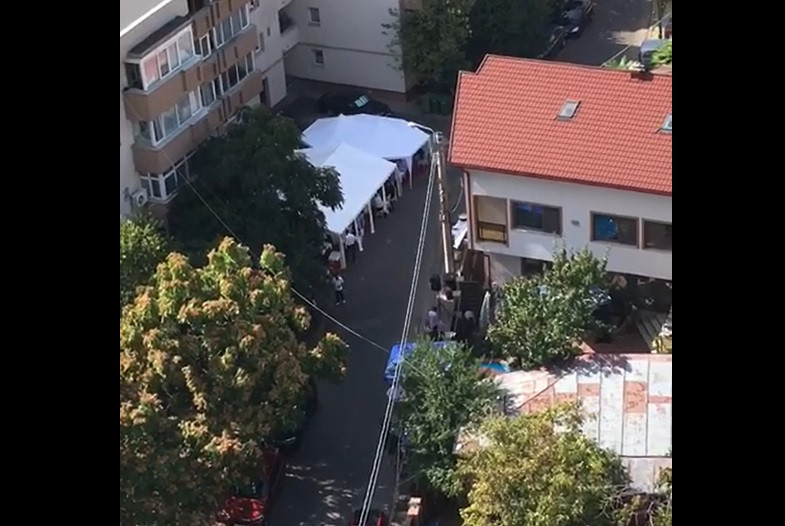 Nuntă cu corturi uriașe și grătare încinse pe o stradă din București. VIDEO