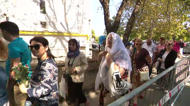 Relicva sfântă care a adunat 30.000 de oameni, în București: "Ne luminează la cap"