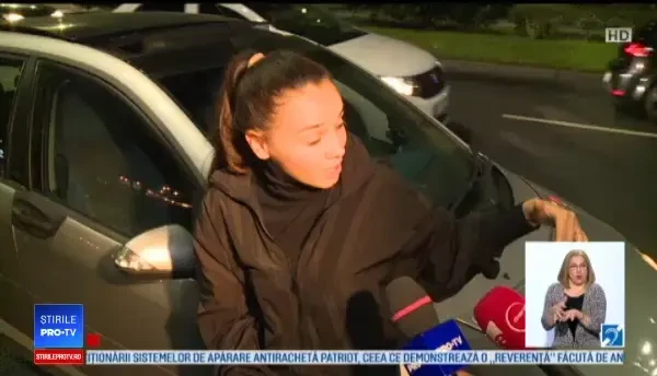 Panică pe Splaiul Unirii în Capitală. Un bolid a rupt un copac și s-a oprit într-o mașină