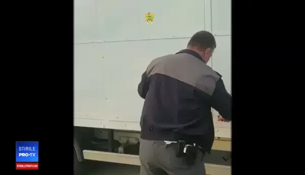 Cetățeni sirieni și irakieni, descoperiți în interiorul unui camion la vama Giurgiu