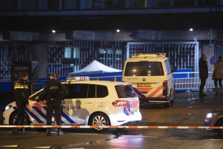 Atac armat în Rotterdam. O mașină înmatriculată în Belgia ar fi implicată