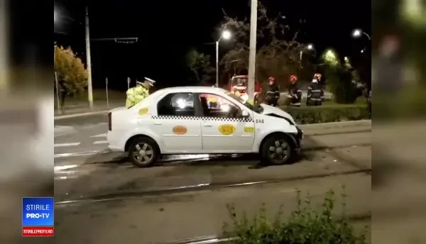 Taximetrist clujean, băut la volan, a intrat cu mașina într-un tramvai cu călători