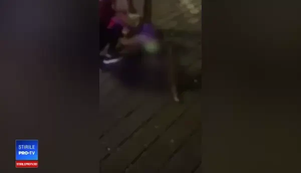 Momentul în care tinerii din Piața Constituției se iau la bătaie. Filmul atacului