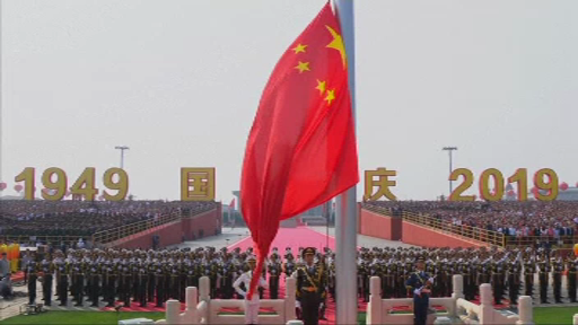 Paradă militară impresionantă la Beijing. Xi Jinping: "Nicio forţă nu va putea opri China"