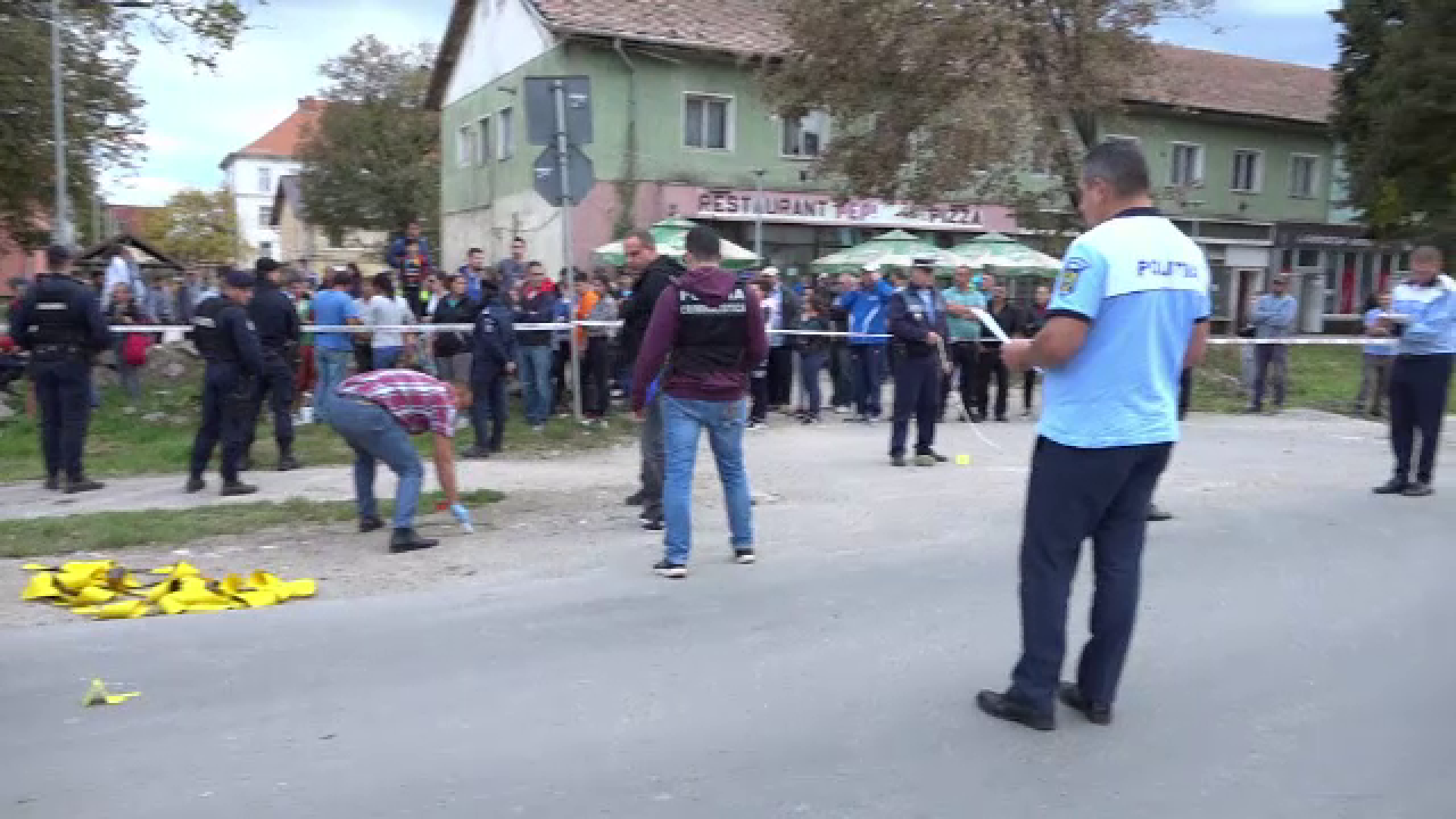 Prăpăd pe o trecere de pietoni. O fetiță și o femeie au murit, un alt copil e în stare gravă