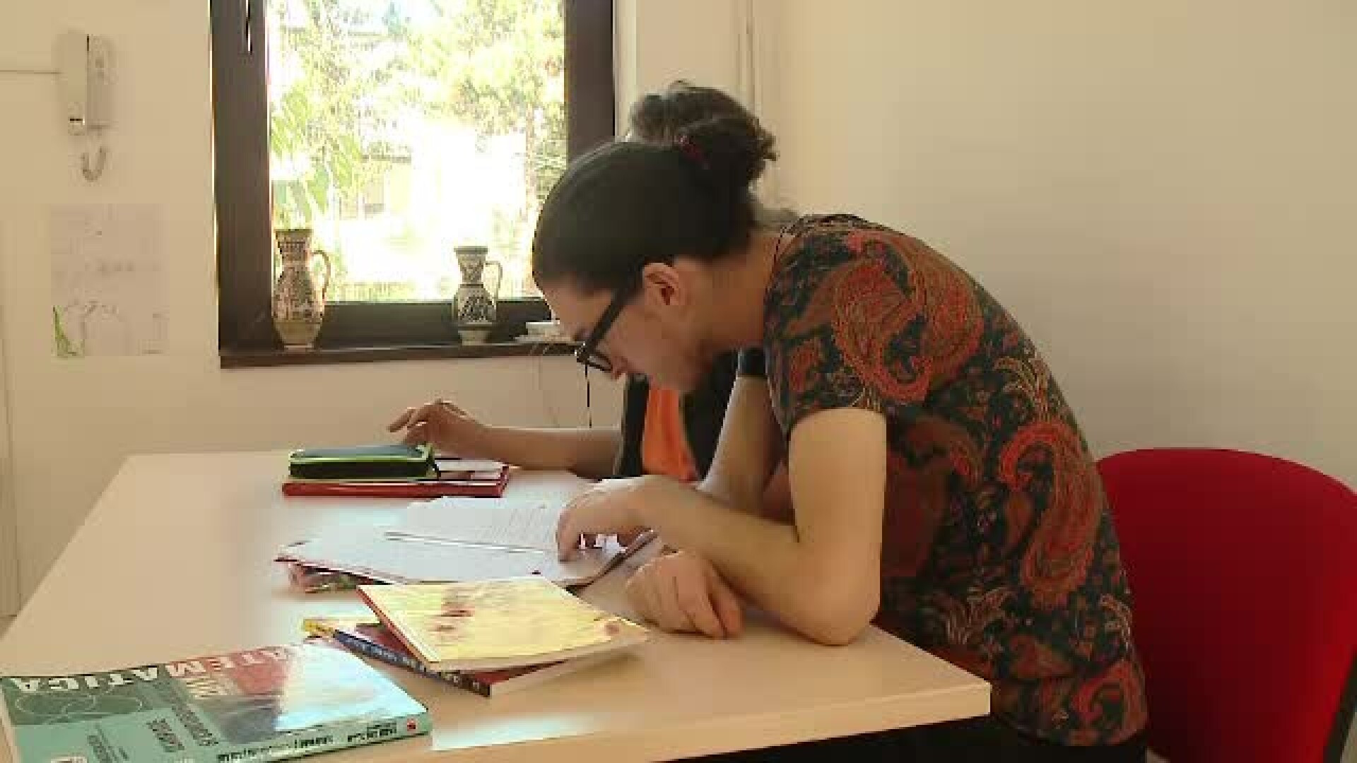 Piața meditațiilor devine un sistem de învățământ paralel. Cât costă o oră de predare