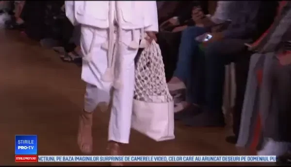 Stella McCartney a dat startul prezentărilor de modă. Ultima colecție, ieșită din tipare