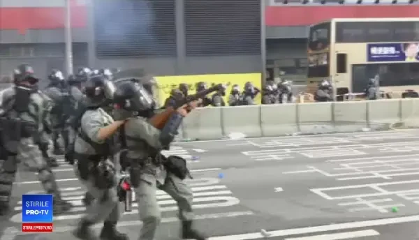 CNN: Un bărbat a fost împușcat la Hong Kong, unde au loc noi proteste