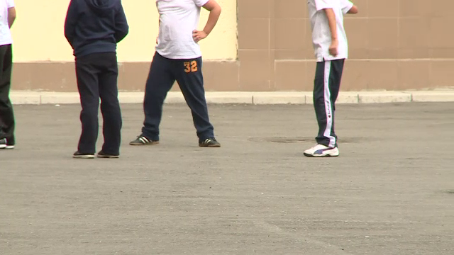 Elev, aproape să intre în comă alcoolică după ce a băut țuică la o şcoală "de 5 stele"