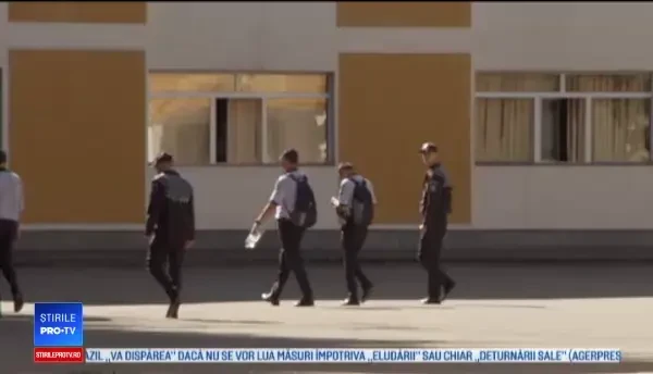 Doi viitori polițiști, bănuiți că au consumat droguri în școala din Câmpina