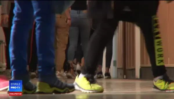 Elev, aproape să intre în comă alcoolică după ce a băut țuică la o şcoală "de 5 stele"