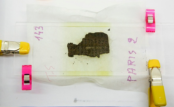 Papirusuri antice, carbonizare de erupția vulcanului Vezuviu, pe cale să fie citite din nou