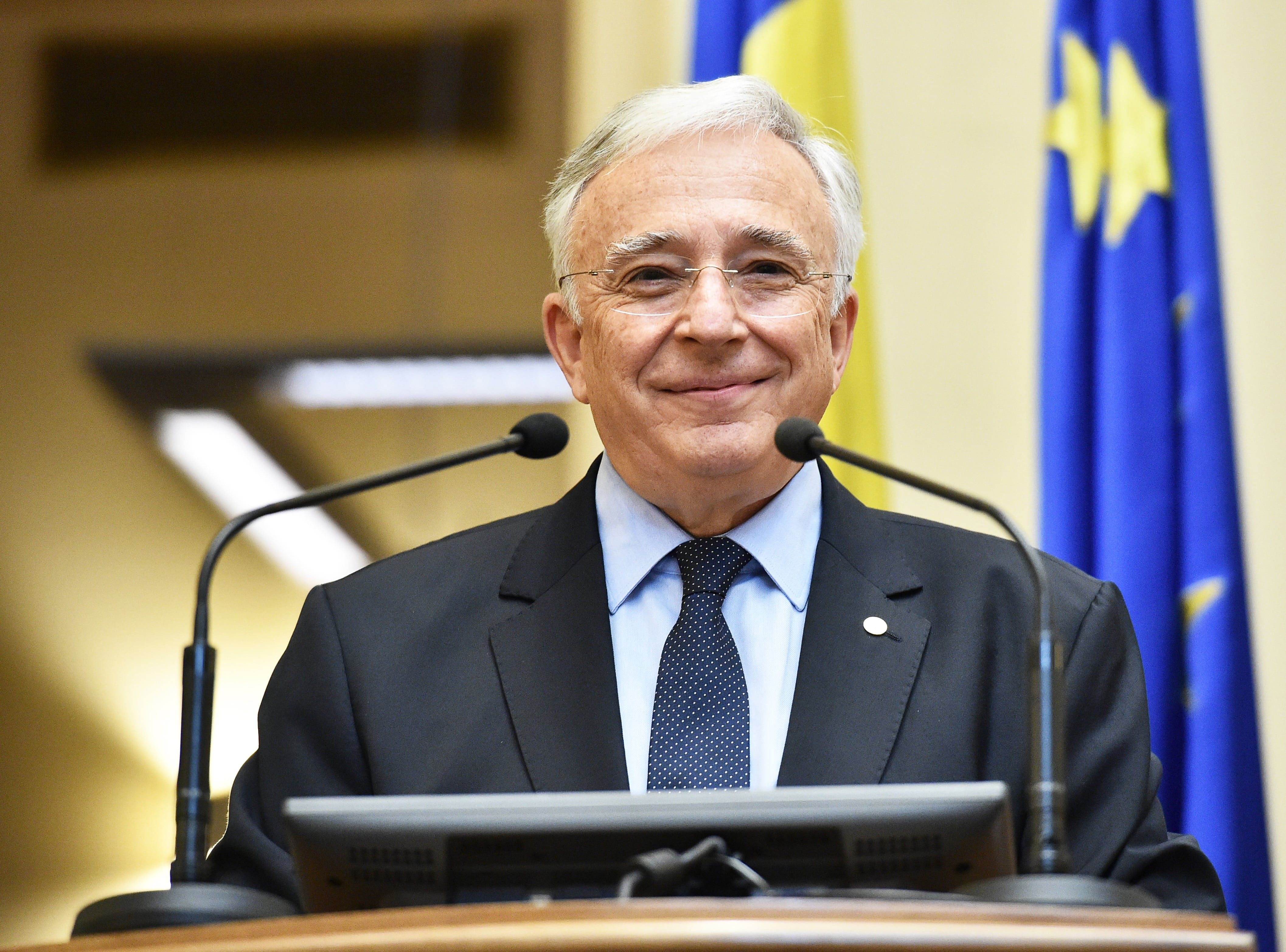 Isărescu sprijină ideea îndreptării Programului „Prima Casă” spre componente sociale