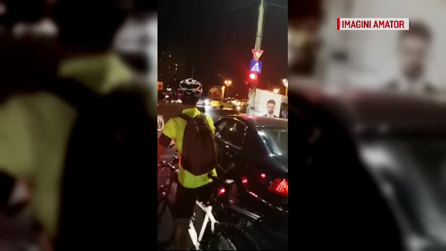 Șoferul care a amenințat cu pistolul bicicliștii s-a prezentat la poliție. Ce pedeapsă riscă