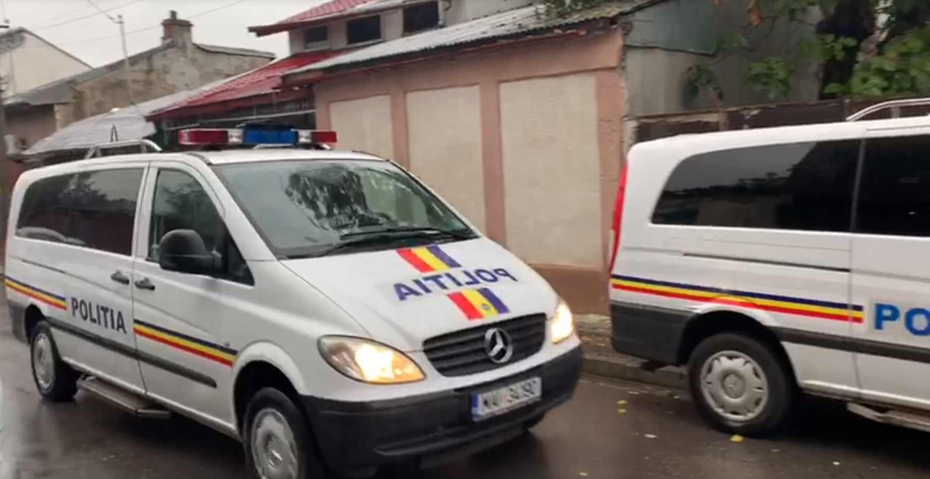 Trei traficanți de droguri de mare risc, arestați în Dâmbovița. Stupefiantele erau transportate de curieri