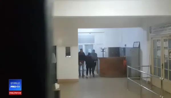 VIDEO Tânăr reţinut în cazul crimei din Piaţa Constituţiei. De ce este acuzat