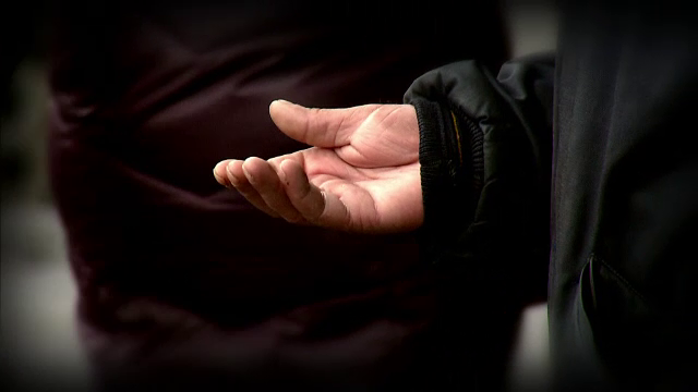 Copii şi bătrâni torturaţi şi mutilaţi, după ce li s-a promis o viaţă perfectă în Italia