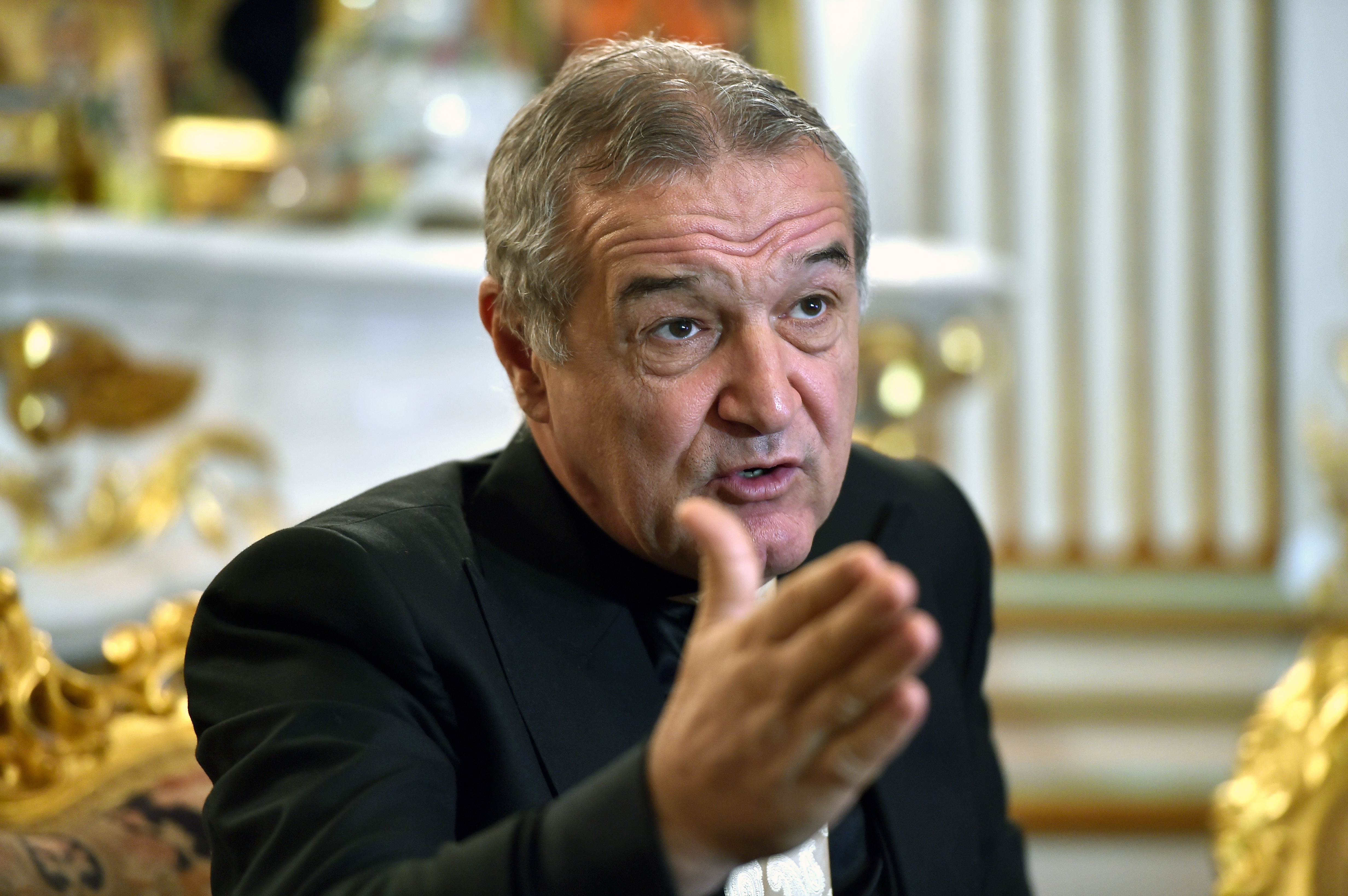 Gigi Becali: ”Păi ce să votez, femeie? Am luat-o razna cu toţii? Mergem pe mirişte?”