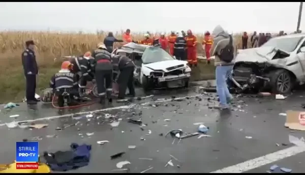 Patru morți și doi răniți după ce un Opel a fost spulberat de un SUV Jaguar, în Iași
